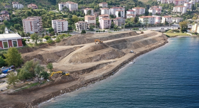 Kocaeli sahilinde Marmara Depremi’nden kalan inşaat atıkları temizleniyor