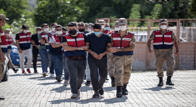 Hatay merkezli 4 ilde hırsızlık ve suç örgütü kurma suçlarından arananlara yönelik operasyonda 6 kişi tutuklandı 