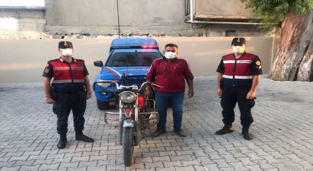 Hatay’da 7 yıl önce çalınan motosikleti jandarma bularak sahibine teslim etti