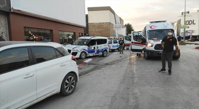 Bursa’daki trafik kazasında 2’si polis 3 kişi yaralandı