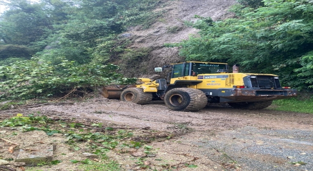 Artvin’in Hopa ve Kemalpaşa ilçelerinde sağanak hayatı olumsuz etkiledi