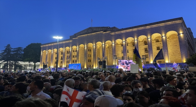 Gürcistan’da AB’den ”aday ülke” statüsü verilmesi talebiyle gösteriler yapıldı