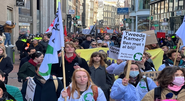 Amsterdam’da konut sıkıntısı ve yüksek kiralar protesto edildi