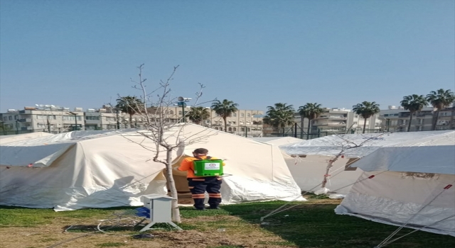 Denizli Büyükşehir Belediyesi, deprem bölgesinde temizlik çalışması yapıyor