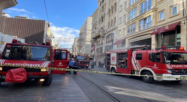 Beyoğlu’nda iş merkezinde çıkan yangın söndürüldü