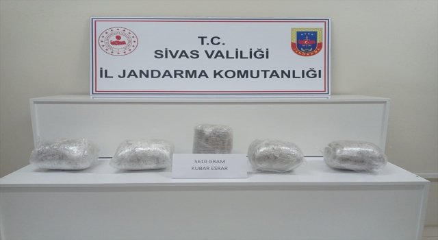 Sivas’ta toplam 25 kilo 610 gram esrar ele geçirildi, 2 şüpheli gözaltına alındı