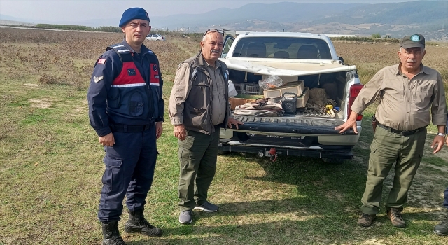 Bursa’da ağ, kafes ve ses sistemiyle saka kuşu avlayan kişiye para cezası kesildi