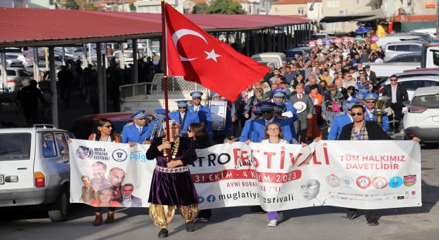 ”Muğla Tiyatro Festivali” kortej yürüyüşü ile başladı