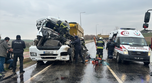 Edirne’de hafriyat kamyonlarının çarpıştığı kazada 1 kişi öldü