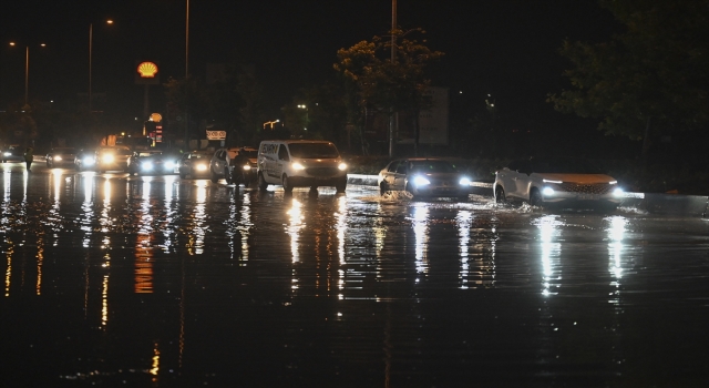 Başkentte etkili olan sağanak nedeniyle kapanan Ayaş yolu kontrollü olarak trafiğe açıldı