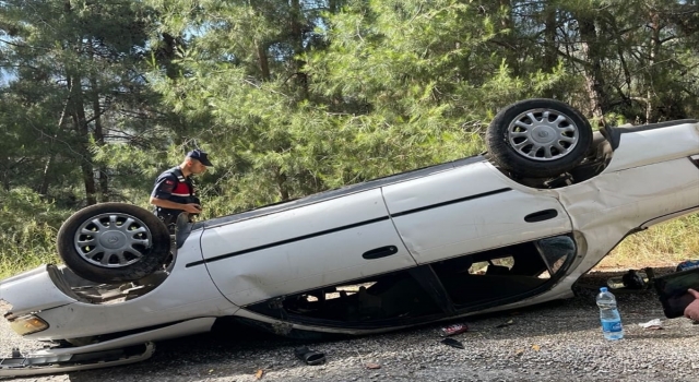 Mersin’de takla atan otomobilin sürücüsü öldü, 2 kişi yaralandı