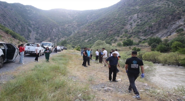 Hakkari’de Zap Suyu’na devrilen otomobildeki polis ve eşi yaralandı