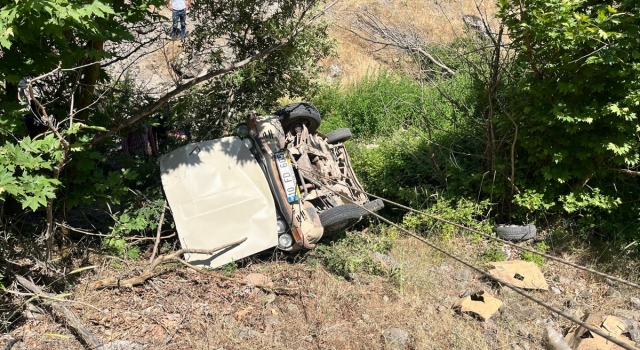 Balıkesir’de şarampole devrilen otomobildeki 1 kişi hayatını kaybetti