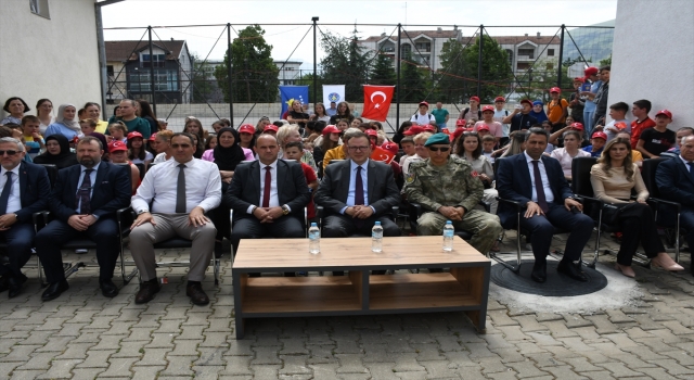 Türk askeri, Kosovalı çocuklara oyun parkı kurdu