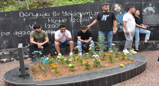 Sanatçı Kazım Koyuncu vefatının 19. yılında Artvin’deki kabri başında anıldı