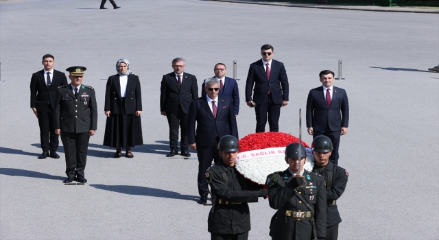 Sağlık Bakanı Memişoğlu, Anıtkabir’i ziyaret etti 