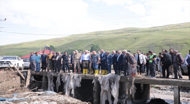 Ağrı Valisi Koç, selden etkilenen köyde incelemelerde bulundu