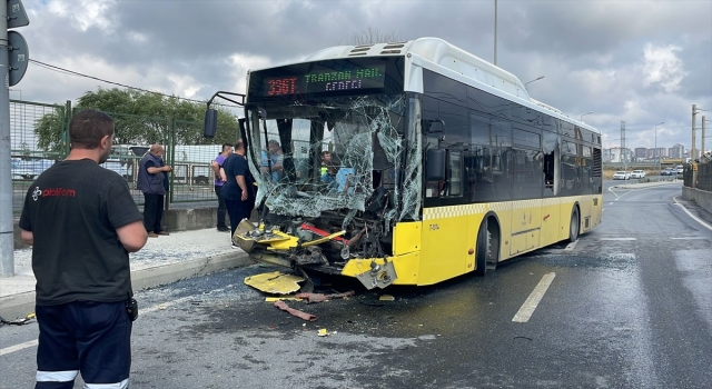 GÜNCELLEME Sultangazi’de İETT otobüsünün tıra çarptığı kazada 7 kişi yaralandı