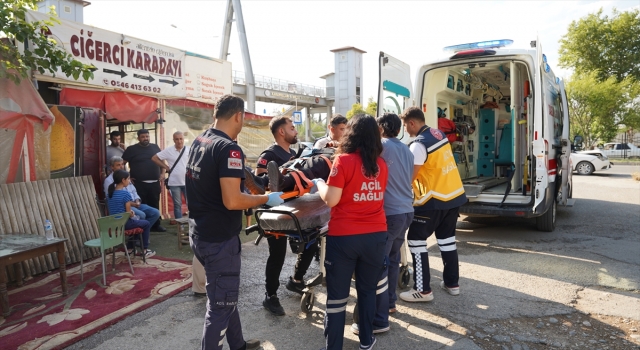 Adıyaman’da halk otobüsü ile 2 otomobil çarpıştı, 3 kişi yaralandı