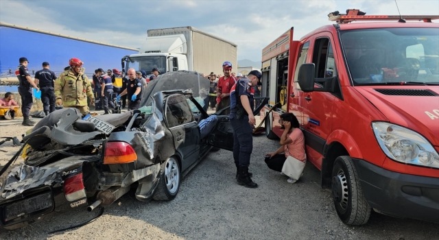 Bursa’da park halindeki tıra çarpan otomobildeki 2 kişi öldü