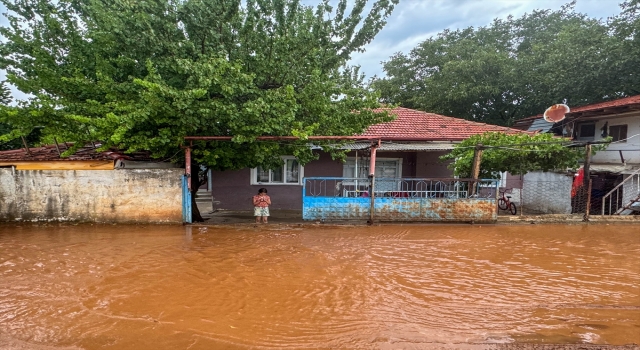 Uşak’ta dolu ve sağanak etkili oldu