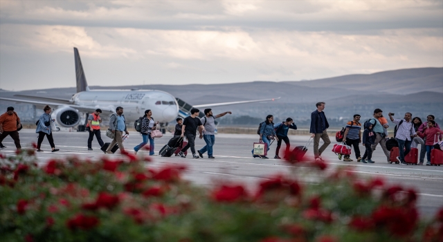 GÜNCELLEME Erzurum’a ”zorunlu iniş yapan” yolcular için Hindistan’dan yeni uçak geldi