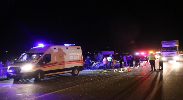 Burdur’da iki otomobilin çarpışması sonucu 2 kişi öldü, 3 kişi yaralandı