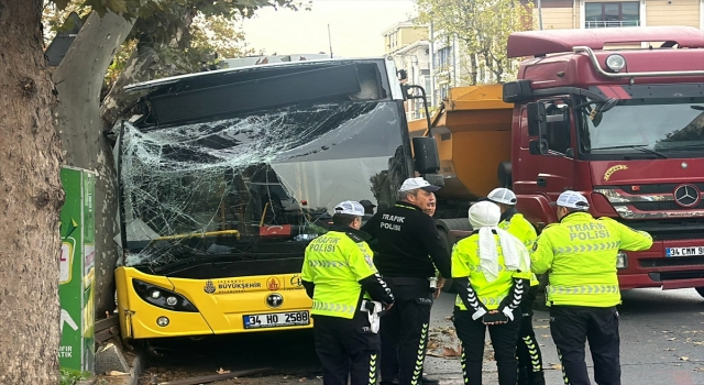 Bahçelievler’de ağaca çarpan İETT otobüsündeki 7 kişi yaralandı 