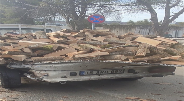 Bodrum’da otomobilin park halindeki kamyonete çarptığı kazada 3 kişi yaralandı