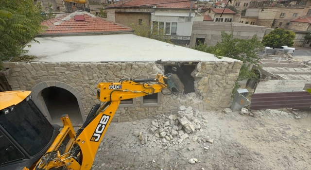 Kapadokya Alan Başkanlığınca Ürgüp’te ruhsatsız restoran yıkıldı