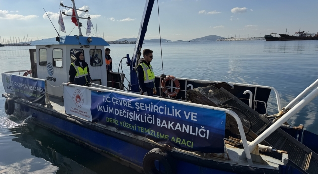 İstanbul’da deniz yüzeyi temizleme çalışması gerçekleştirildi