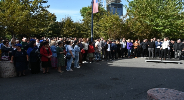 Arnavutluk’ta başkent Tiran belediyesi önündeki protestolar sürüyor