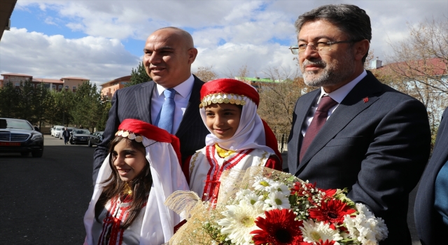 Bakan Yumaklı, Ağrı’da ziyaretlerde bulundu