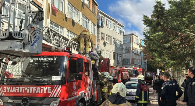 Fatih’te yangın çıkan binada mahsur kalan 5 kişi kurtarıldı 