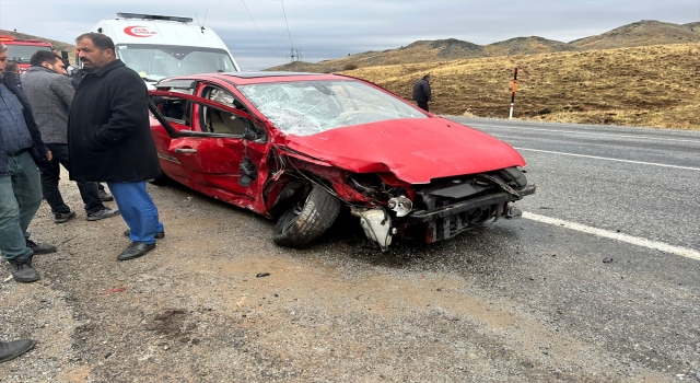 Bitlis’te trafik kazasında 3’ü sağlık personeli 11 kişi yaralandı