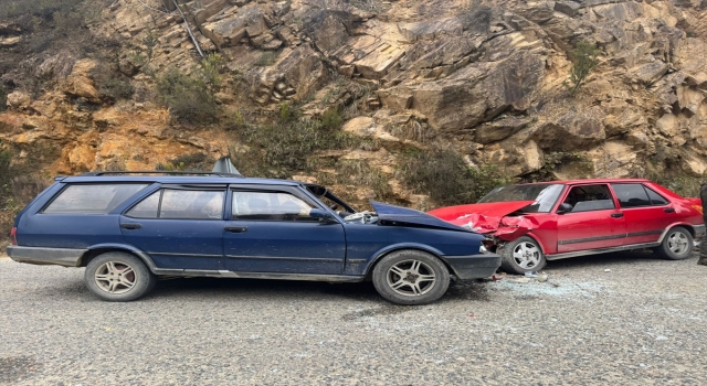 Giresun’da iki otomobilin çarpıştığı kazada 6 kişi yaralandı