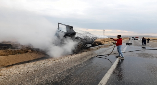 Kırıkkale’de alev alan kamyon devrildi