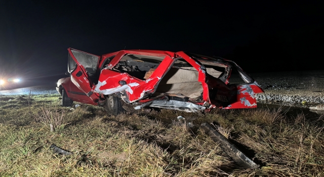 Kastamonu’da hafif ticari araç ile otomobilin çarpıştığı kazada 1 kişi öldü, 2 kişi yaralandı