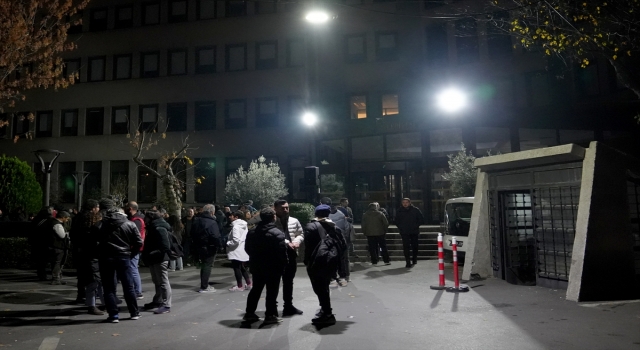 Kadıköy Belediyesi işçilerinin aldığı grev kararı bir dakika sürdü