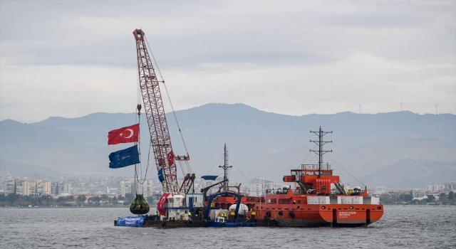 İzmir Körfezi’nde dip tarama ve çamur çıkarma çalışması başlatıldı