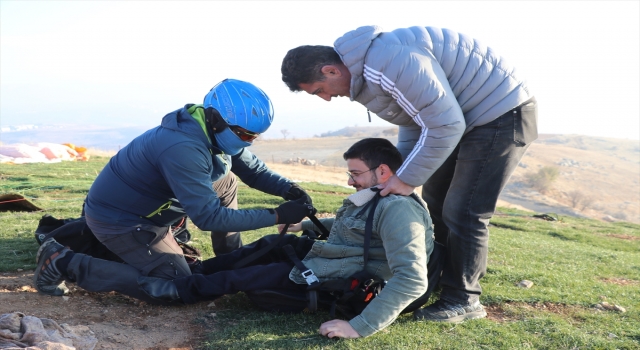 Siirt’te bedensel engelli Bekir’in yamaç paraşütü hayali gerçekleşti